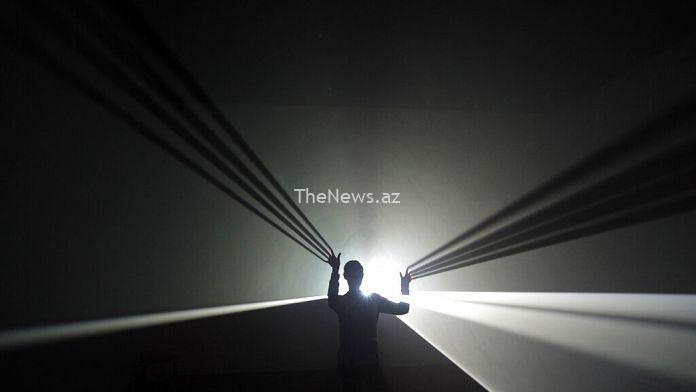 artist-anthony-mccall-shines-a-light-at-london’s-tate-modern