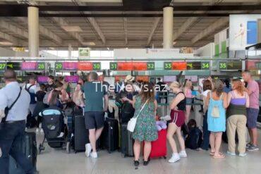 catania-airport-closed-because-of-ashfall-on-runway-from-mount-etna-eruption