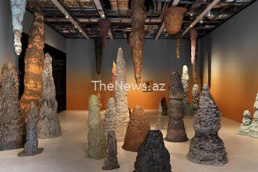 born-from-stone:-polish-artist-goshka-macuga-transforms-london-roman-temple-with-rock-formations