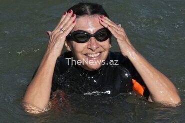 watch:-paris-mayor-anne-hidalgo-swims-in-seine-before-olympics