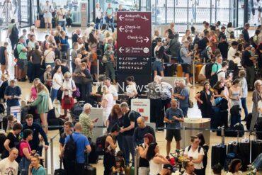 ‘compensation-is-unlikely’:-experts-on-what-passengers-on-delayed-or-cancelled-flights-need-to-know
