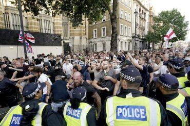 watch:-over-100-arrested-during-protests-near-pm’s-residence-after-southport-tragedy