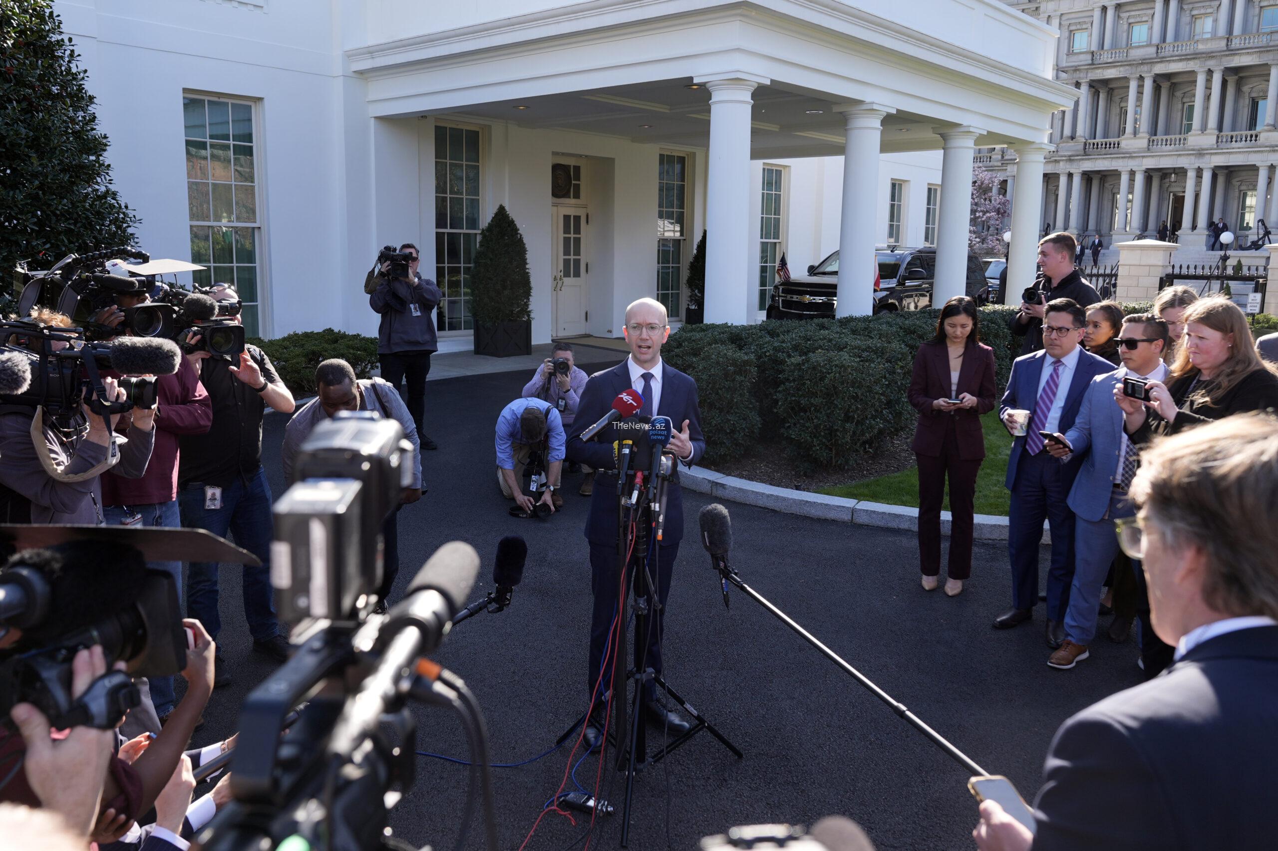 harris-poaches-white-house-aides-to-bolster-campaign-communications-team