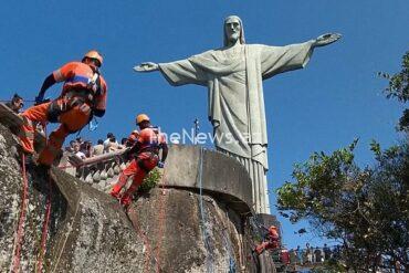 watch:-expert-climbers-clean-the-site-of-the-christ-the-redeemer-statue