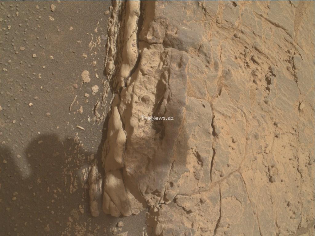 sols-4295-4296:-a-martian-moon-and-planet-earth