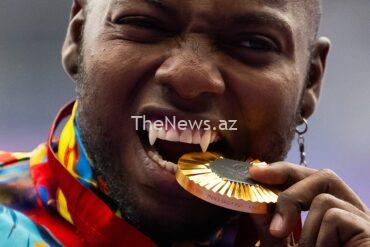 paralympics-photo-of-the-day:-a-vampire-who-bites-medals