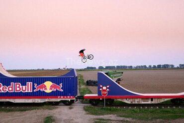 polish-freestyler-godziek-makes-mountain-biking-history-on-moving-train