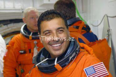 astronaut-jose-hernandez-boards-discovery