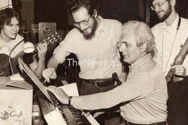 moog-music:-the-most-influential-electronic-instrument-turns-60